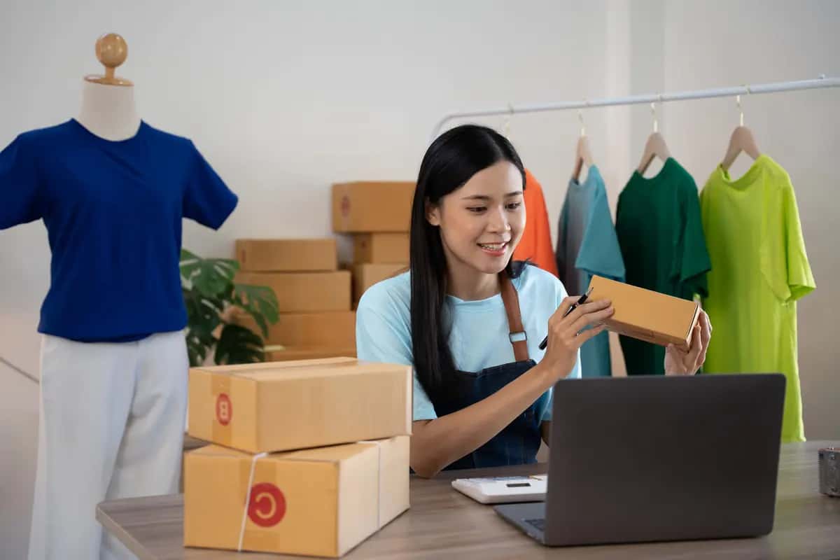 ฟรีแลนซ์รายได้ทะลุ 1.8 ล้านปีนี้: จด VAT หรือ เปิดบริษัทจดทะเบียน แบบไหนประหยัดภาษีและคุ้มค่ากว่ากัน?